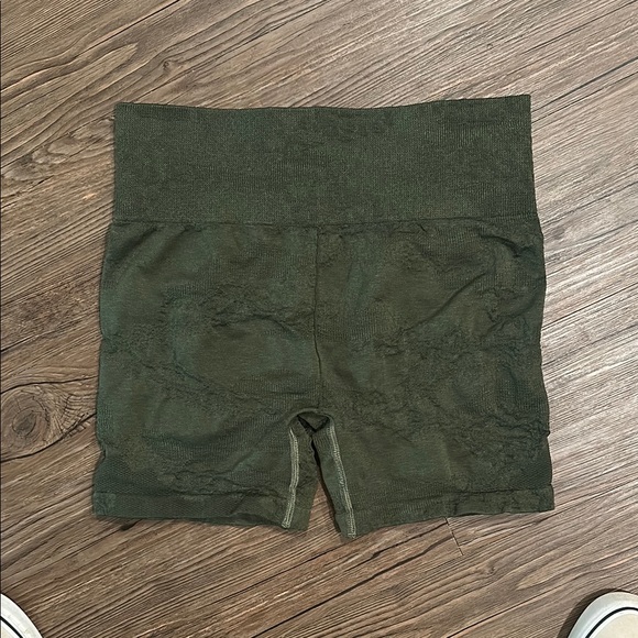 Gymshark olive Green Workout Set - Picture 6 of 6